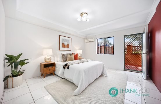unit 18, 505-507 Wentworth Ave Toongabbie NSW 2146 Large bedroom with an access to courtyard
